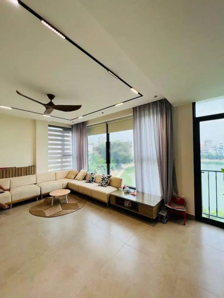 Bán nhà mặt phố Mai Dịch, vỉa hè, kinh doanh, 82m, MT 5m, 21.5 tỷ