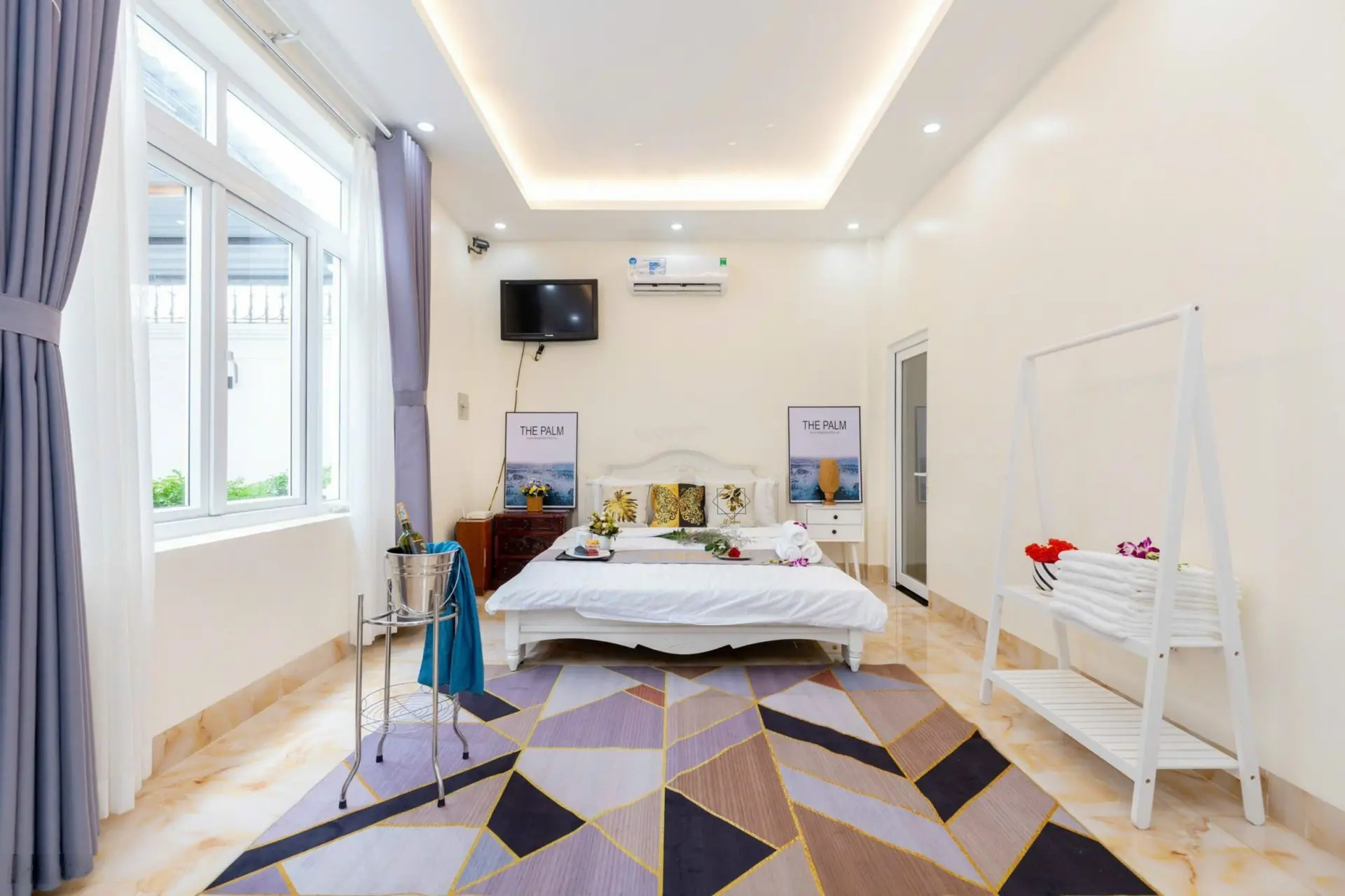 Biệt thự 1 trệt 2 lầu mới gần biển khu Á Châu, đầy đủ nội thất, đang cho thuê 50tr/tháng