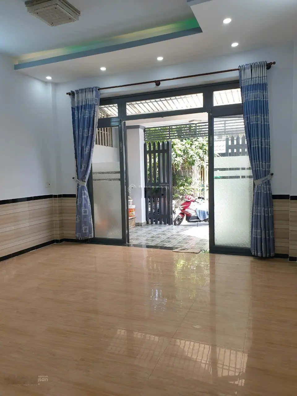 Nhà 1 lầu 4PN , DT : 5 x 19m gần chợ đại hải , đường nhựa xe tải vào tới nhà