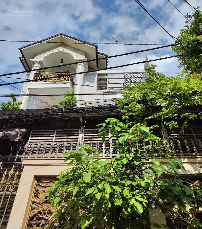 Bán nhà MT ngộp, xe hơi đỗ cửa ĐS 53, Hiệp Bình Chánh, Thủ Đức, 151m2, 3 tầng, còn mới
