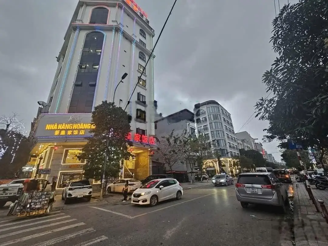 Cần bán lô đất MT rộng 6,3m nhìn khu vui chơi, lỗi nửa đường tại Hòa Đình, TP BN. Giá chỉ 10, x tỷ