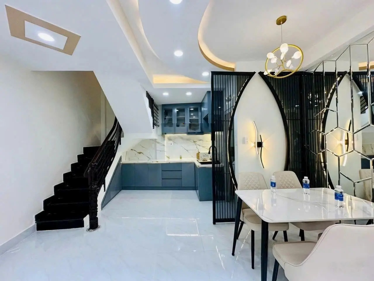 Bán gấp căn Cao Thắng, P5, Quận 3, 1T2L GIÁ 3tỷ590 DT: 63m2 (4,5*14) sổ hồng chính chủ, hẻm xe hơi