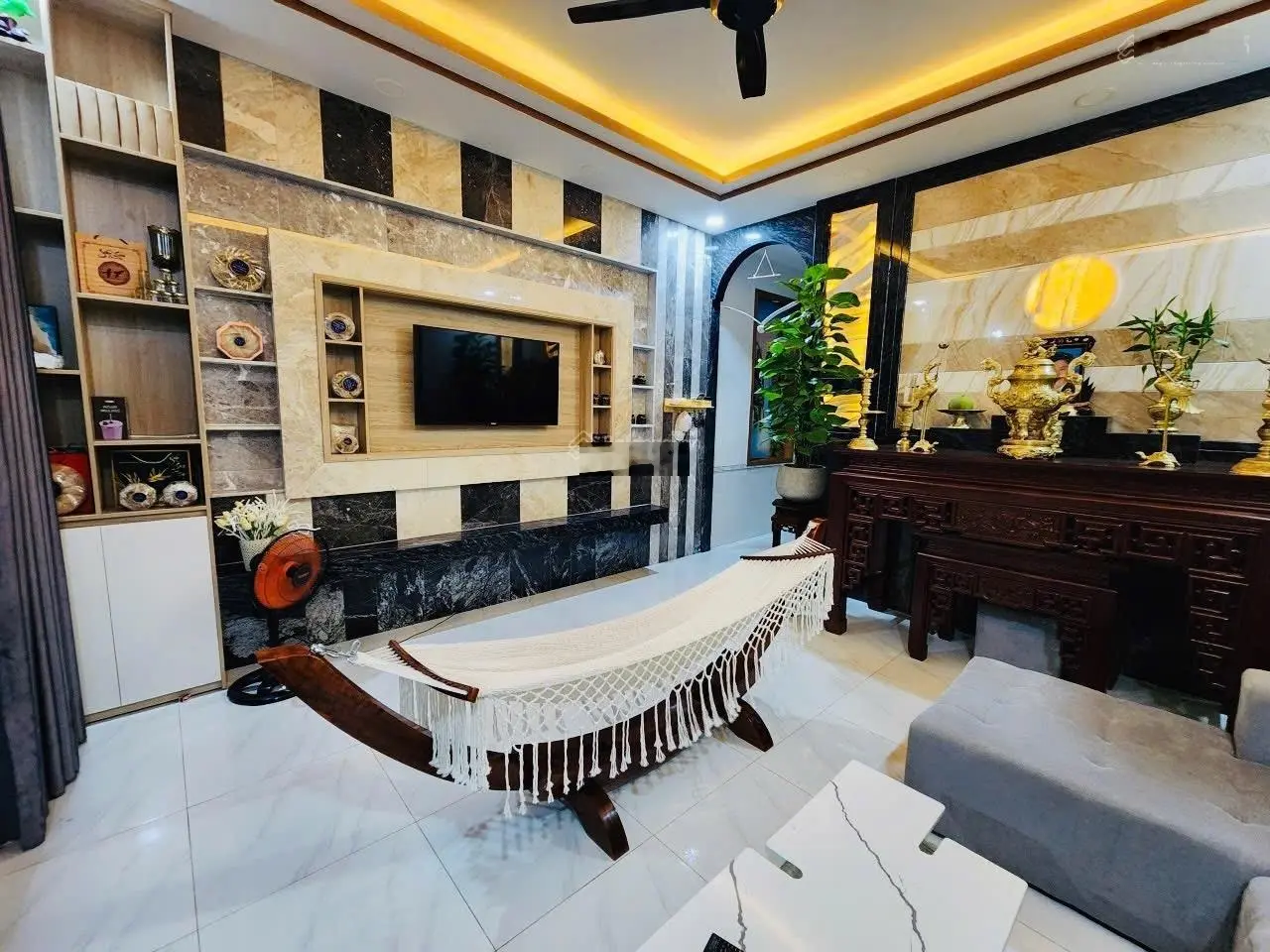 Bán căn nhà trung tâm Phước Đồng, Nha Trang. DT 110mv ngang 5m ô tô đậu trước nhà