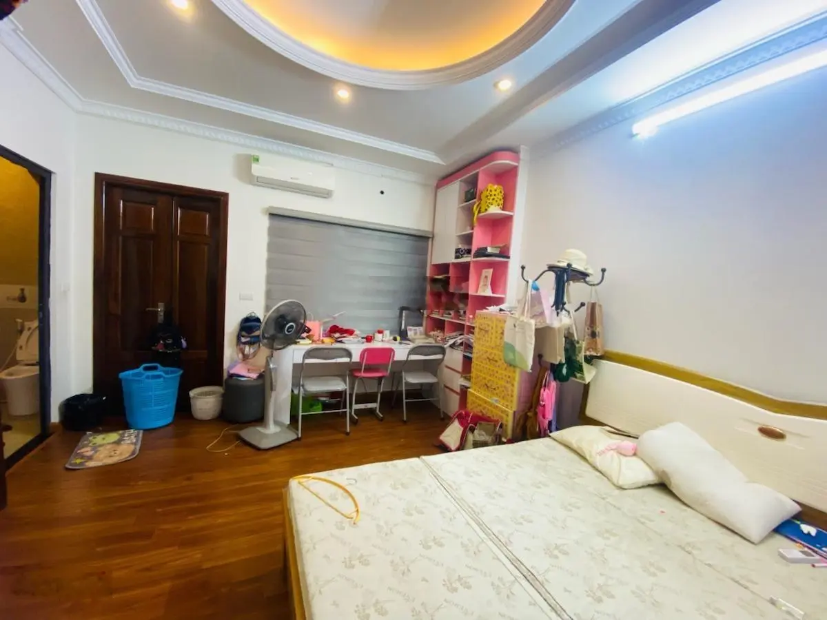 Bán nhà phố Doãn Kế Thiện: 33/40m2, 5 tầng, mặt tiền 5m, giá 9.6 tỷ Cầu Giấy 3 thoáng