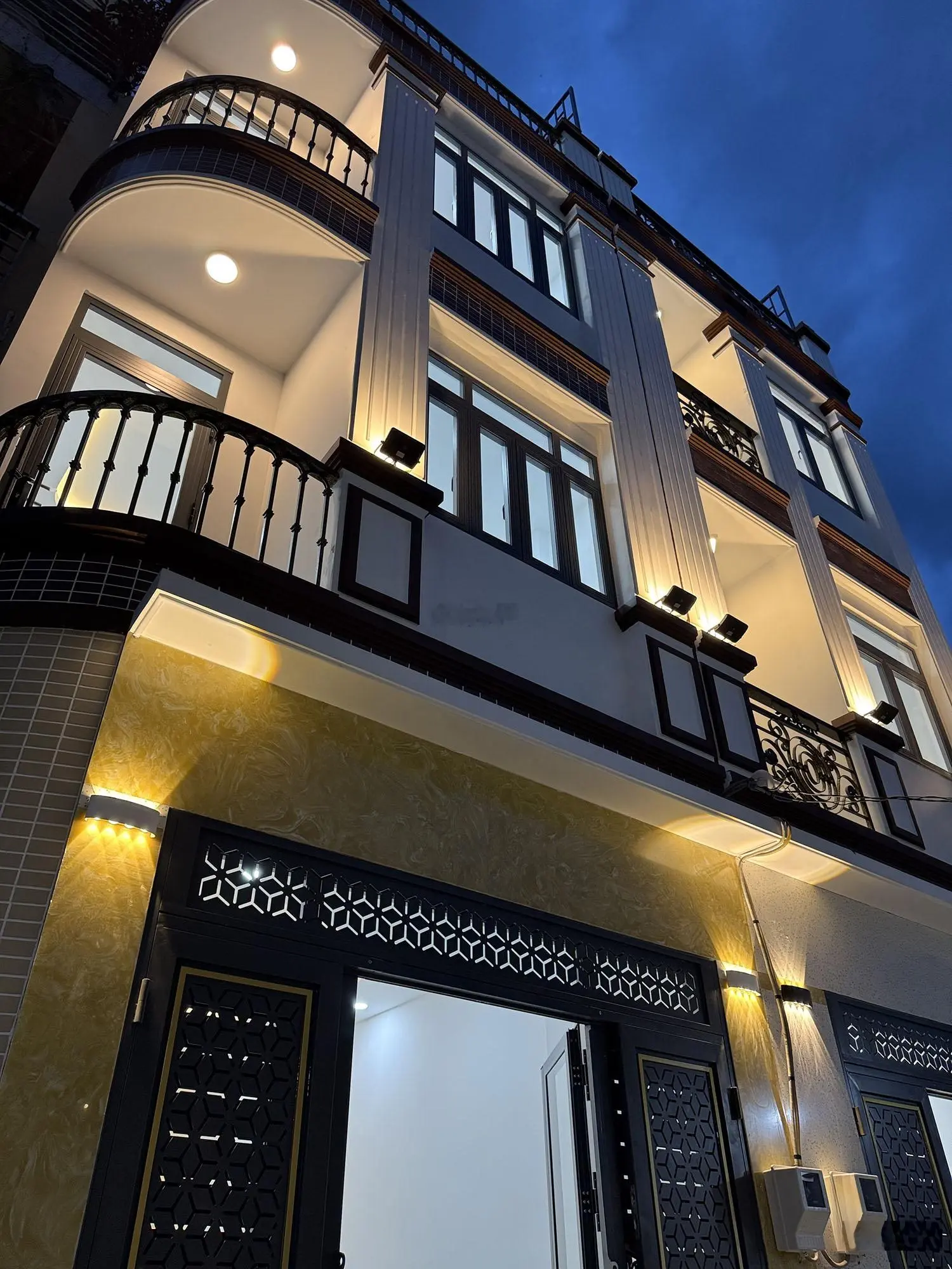 Tuyệt phẩm đẹp lung linh 3 lầu (4mx12m=48m2 vuông vức) mới 100% hẻm xe hơi khu VIP Hồ Xuân Hương