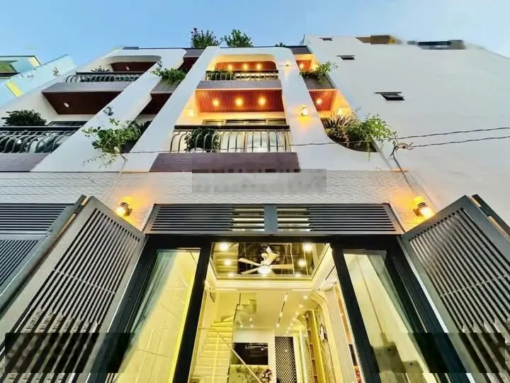Bán ngộp nhà Hồ Thị Kỷ, P1, Q10, DT 65,7m2, giá 2 tỷ 410tr, HĐT 20tr/ tháng. sổ hồng riêng.
