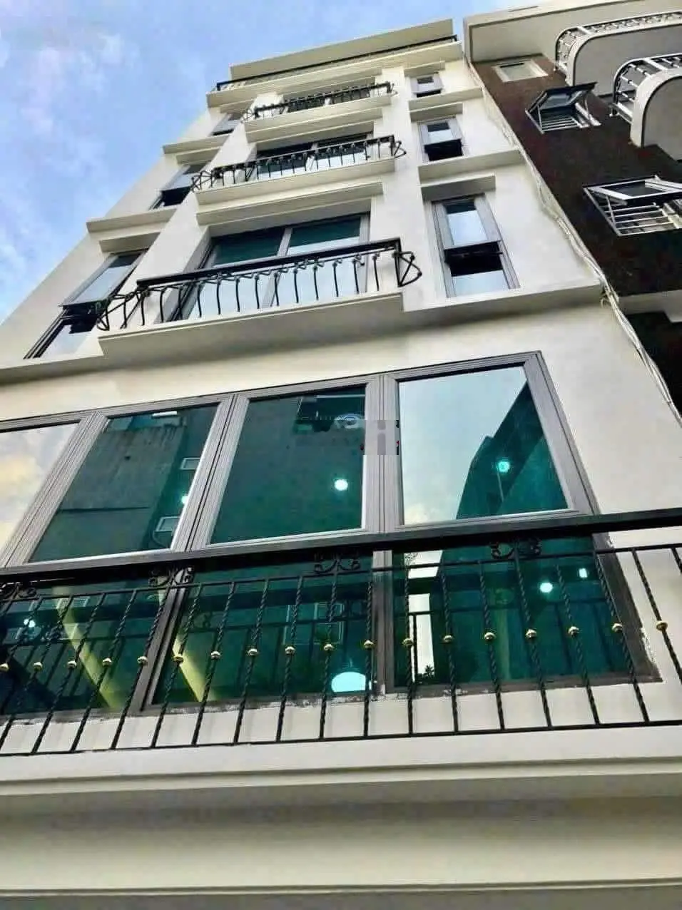 Đây rồi! Bán nhà ngõ 28 Xuân La - 45m2 - 6 tầng - gara ô tô - phân lô - nhà mới - thông. 11 tỷ hơn