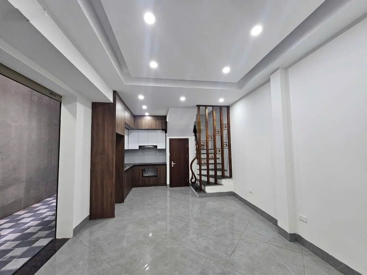 Bán nhà đàm Quang Trung long Biên 42 m 5 tầng MT 7 m giá 7 tỷ