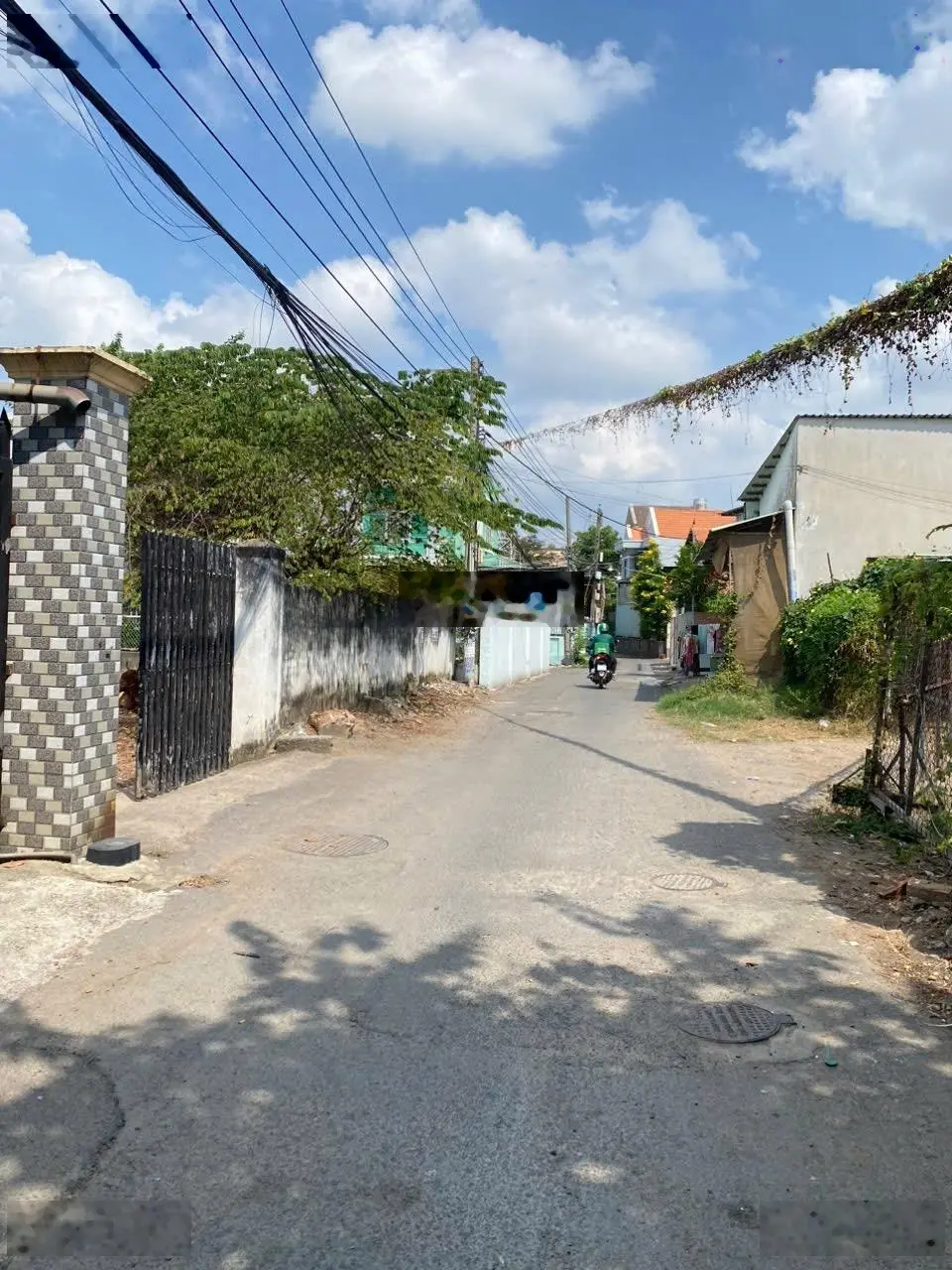 Nhà lầu trệt + 2 phòng trọ sát đường Đông Minh, phường Đông Hoà, TP Dĩ An