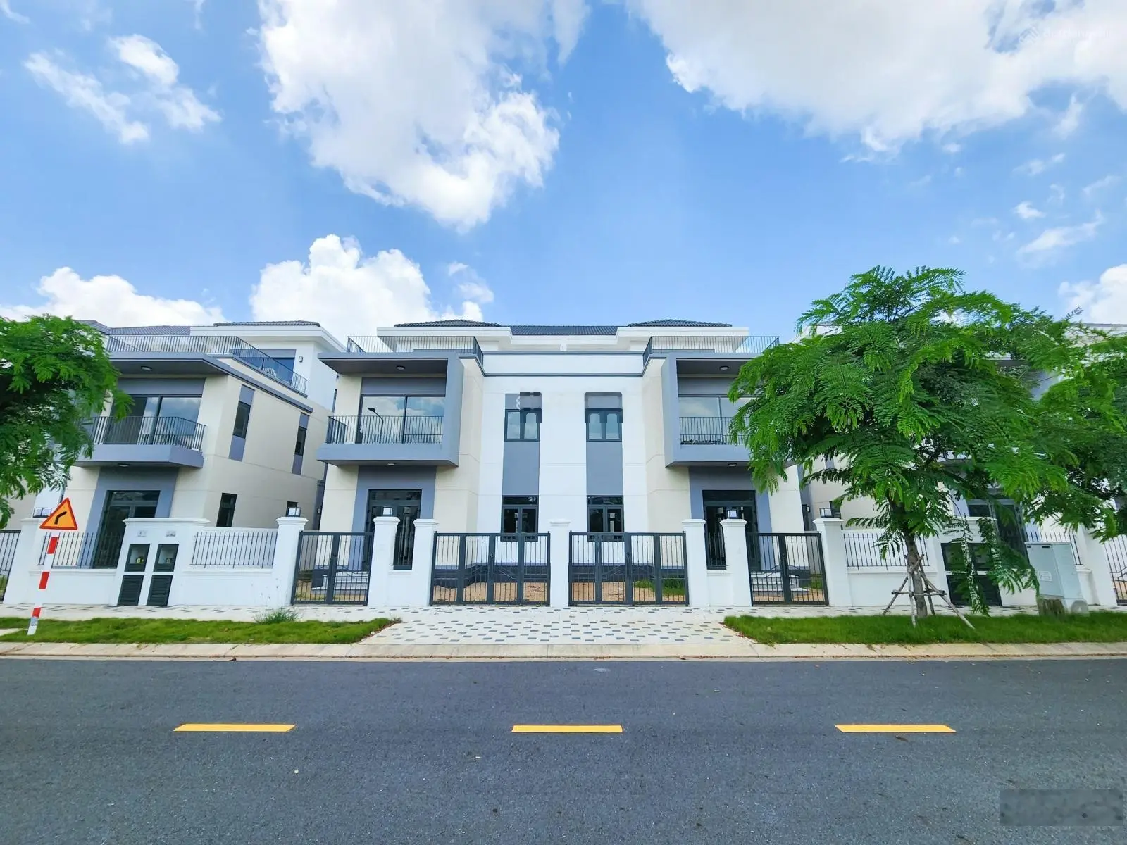 Biệt thự đơn lập view sông lớn 15x20m, giá 20 tỷ đối diện công viên, Tây Nam. LH Phúc 0906 314 ***