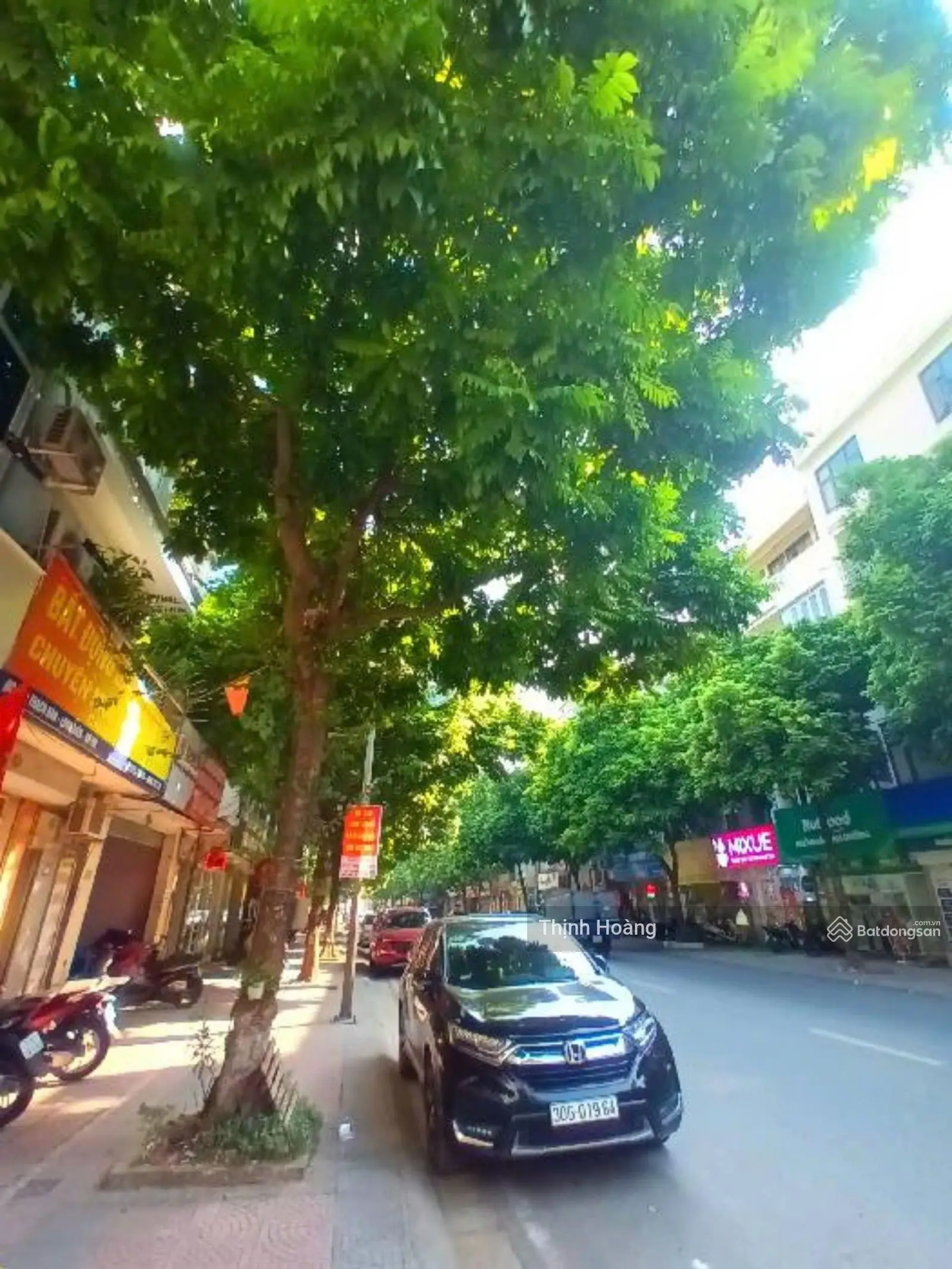 Bán nhà đất mặt phố Thạch Bàn 442m2 - vị trí đắc địa và sầm uất - 3 mặt thoáng