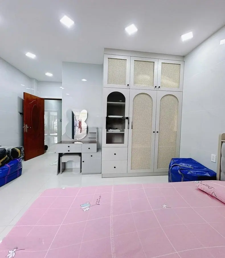 Bán nhà mặt tiền Nguyễn Biểu, P1, Q5, 92m2, 4 tầng, giá cực rẻ, chỉ nhỉnh 17 tỷ