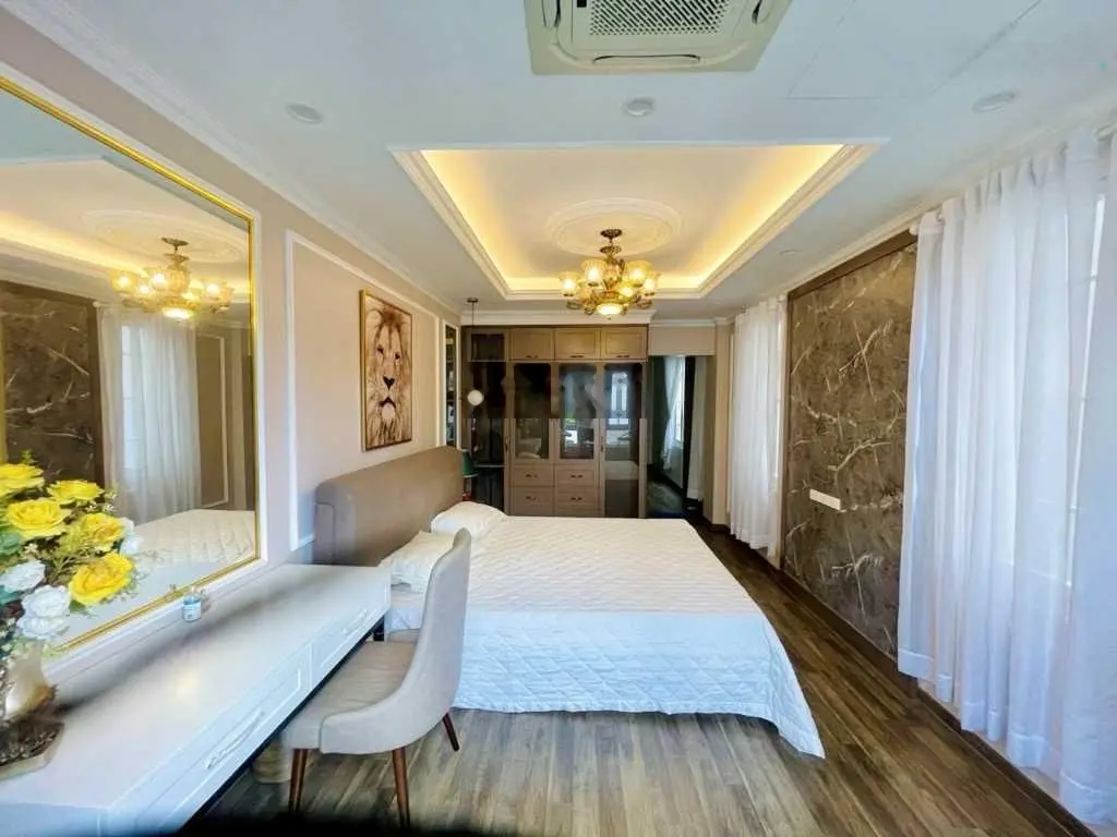 Bán nhà Tây Hồ mặt phố, thang máy 7 tầng kinh doanh giá chỉ hơn 14 tỷ
