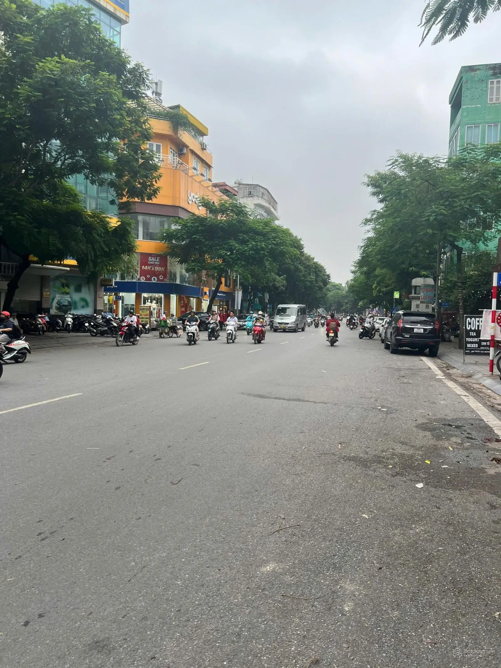 Bán nhà mặt phố Trần Đại Nghĩa 369 m2, vị trí đắc địa, sổ đỏ nở hậu, 75 tỷ