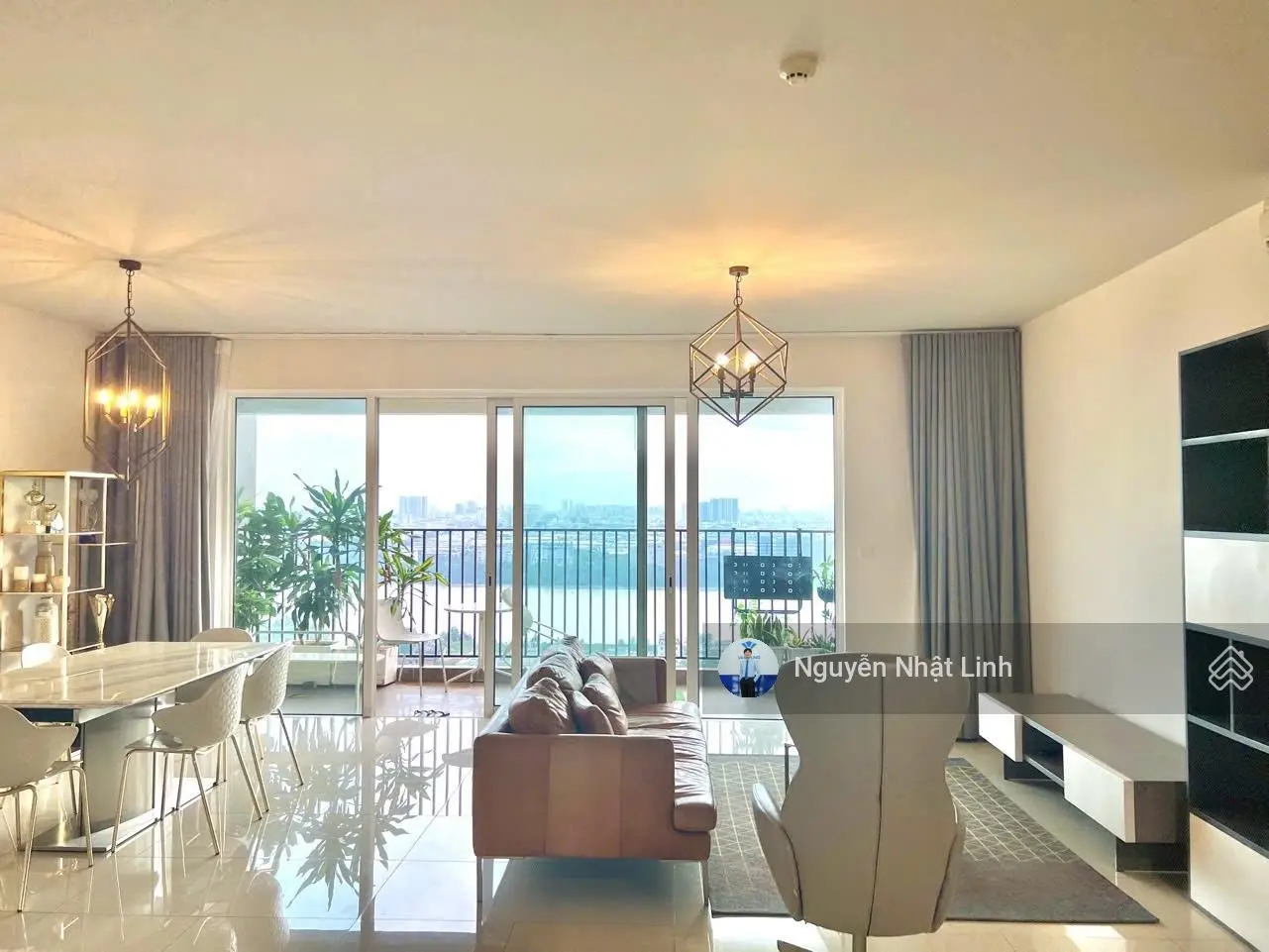 Chủ gửi bán Siêu phẩm 4PN, tầm nhìn toàn cảnh sông và city, nội thất siêu đẹp - giá chỉ 17 tỷ bp