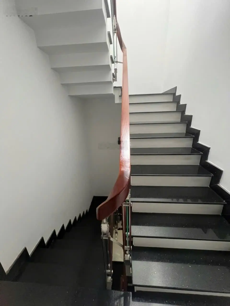 Nhà mặt tiền đường lớn thông Nguyễn Duy Trinh và chợ 39, Bình Trưng Tây Q2, 88m2 4 tầng chỉ 11,5 ty