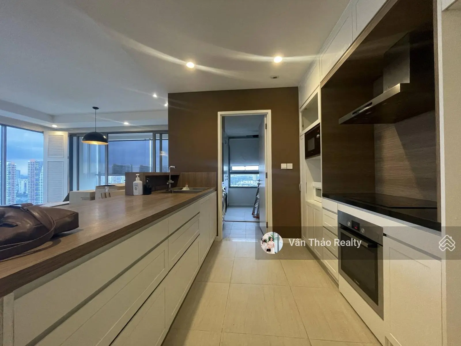 (Diện tích lớn 137m2) Căn hộ 3PN góc - Full kính 2 mặt - Nội thất cơ bản - Đảo Kim Cương Quận 2