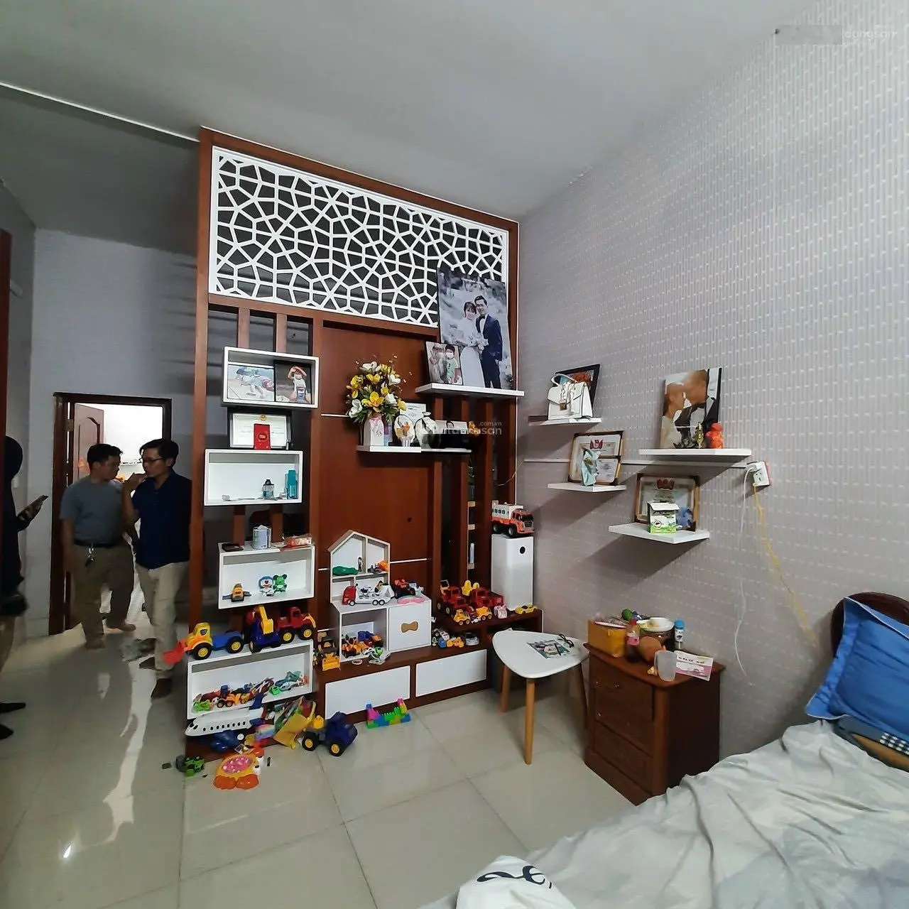 Hàng thơm. Giá siêu hạt rẻ. Nhà gần Vincom TP. Dĩ An. DT: 172m2 lầu trệt 5 phòng ngủ. Giá: 4,8 tỷ
