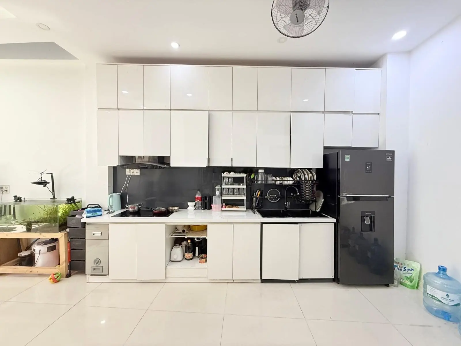 Chủ gấp bán trong tuần nhà đẹp nở hậu gần ngay sân bay, 5 tầng giá chỉ 8.199 tỷ thương lượng chủ.