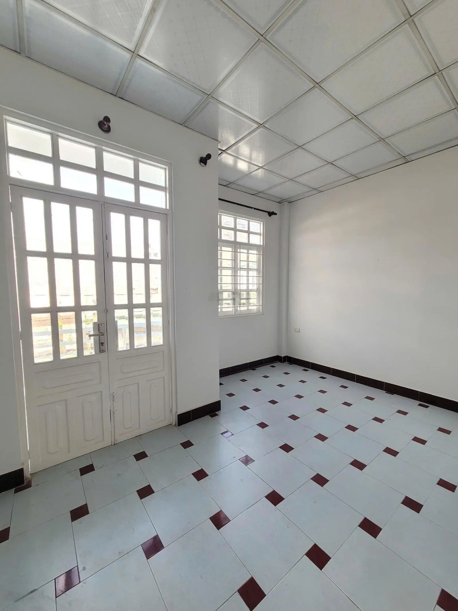 Nhà 2 lầu, 5x12m, 3.35 tỷ, Dĩ An, đường 10m thông, Ra BigC 900m, Khu dân cư văn minh, SHR