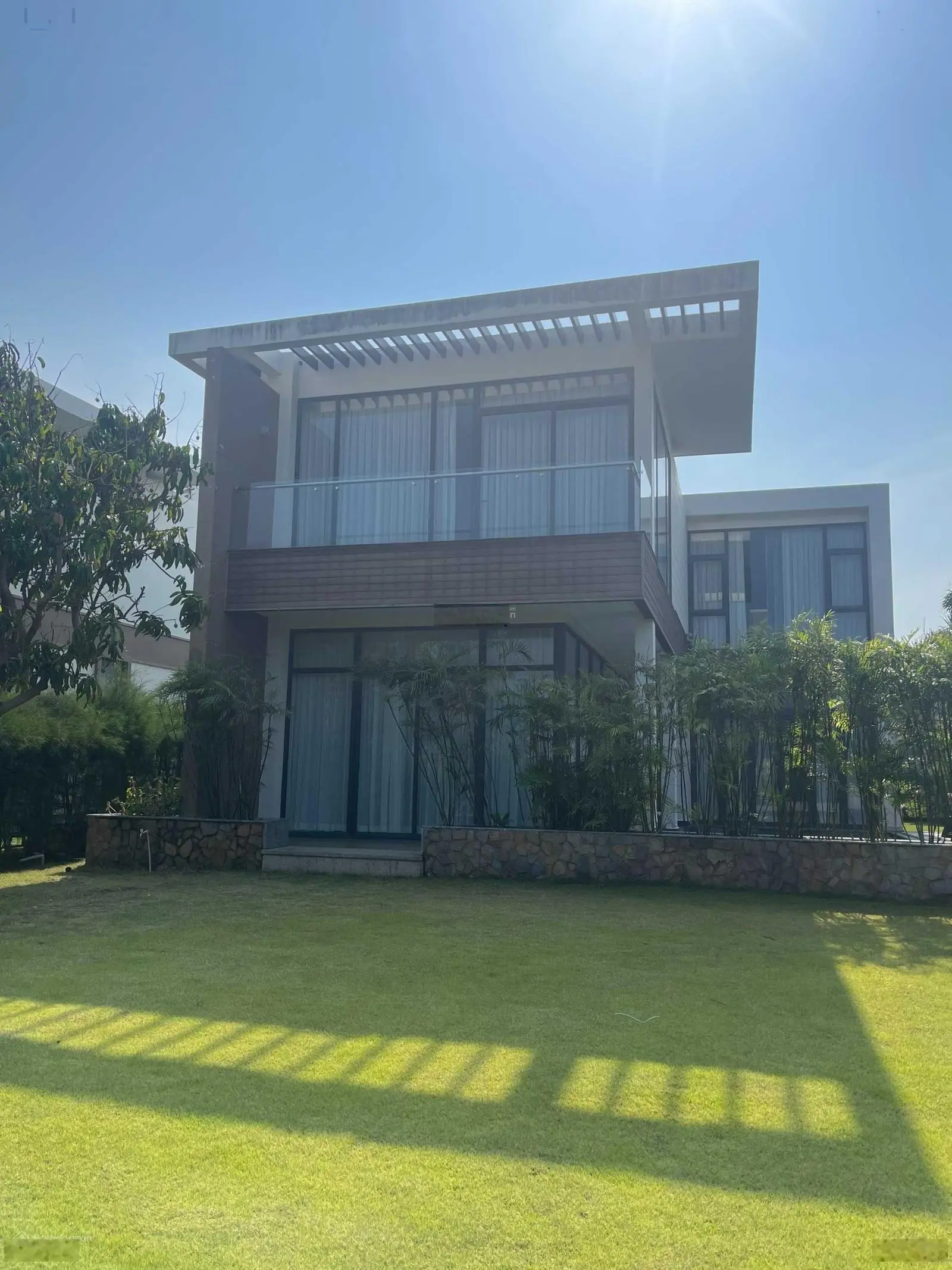 Cơ hội sở hữu biệt thự độc nhất nằm cạnh sân golf view biển Bãi Dài DT 374,2m2 sổ hồng lâu dài