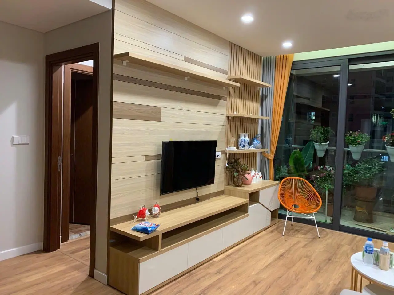 Chính chủ bán gấp căn 2 pn 72m CC The Legend 109 Nguyễn Tuân, giá 5,8 tỷ, sẵn sổ full nội thất