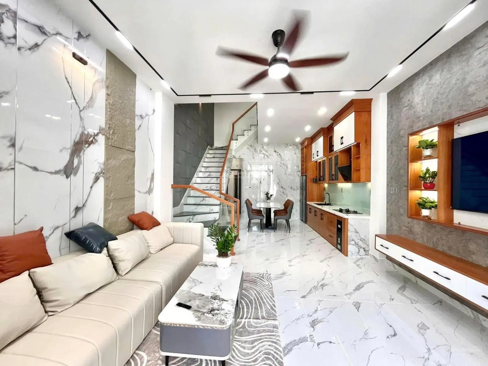 Bán nhà riêng 72m2 tại phố Nguyễn Huy Tự cách biển 350m, giá chỉ 5,09 tỷ