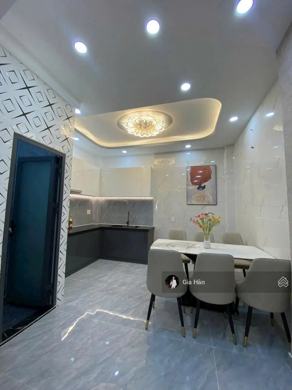 Cần xoay vốn 3 tỷ 050 - bán nhà 48.9m2 Phạm Văn Hai, Tân Bình. Xây 1 trệt 3 lầu. Gần mặt tiền CMT8