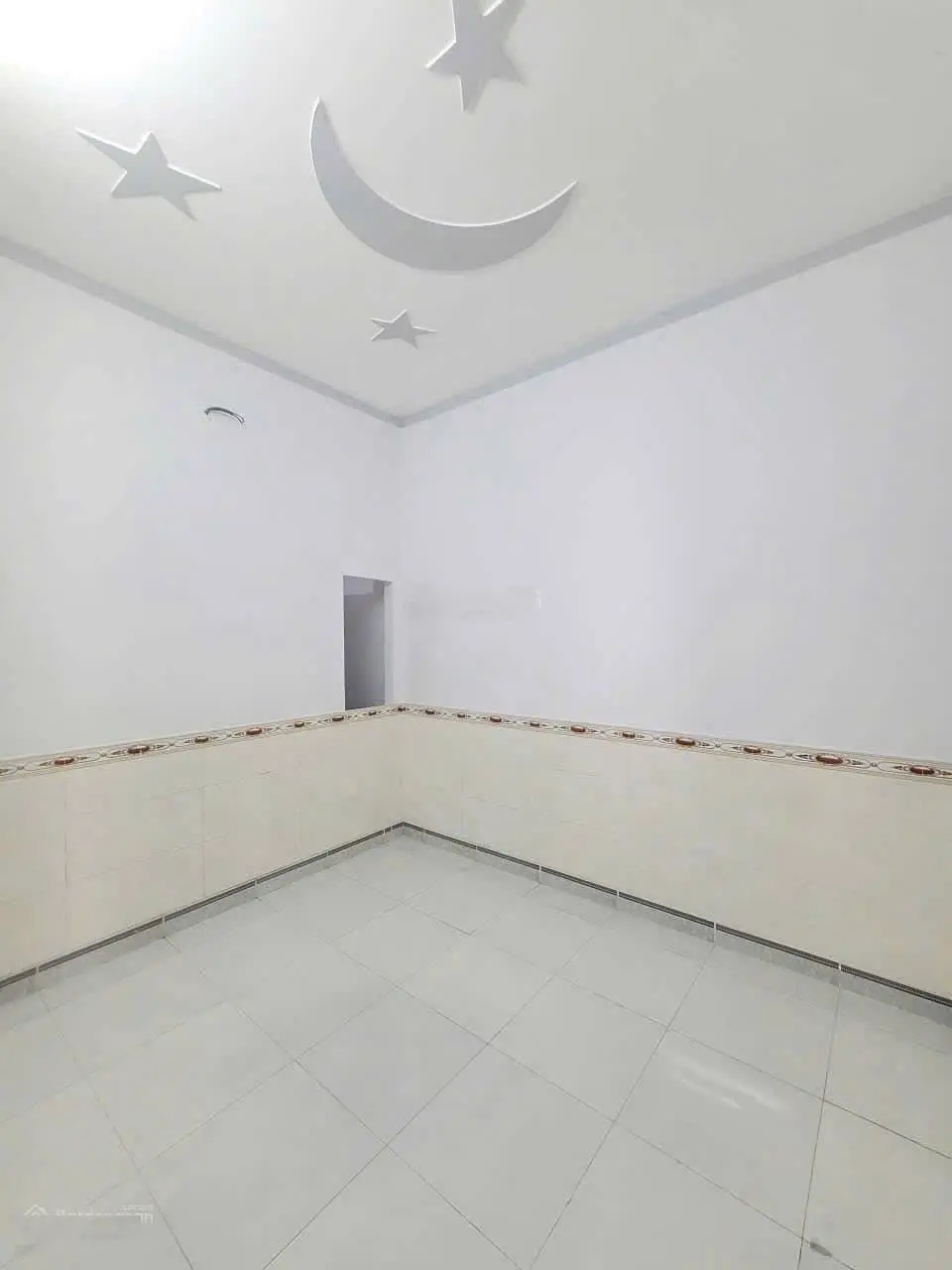 Nhà trệt lầu. 3 PN - 2 WC - sân xe hơi gần sân vận động Dĩ An. DT: 73.2m2. Đường 6m. Giá: 3.7 tỷ TL