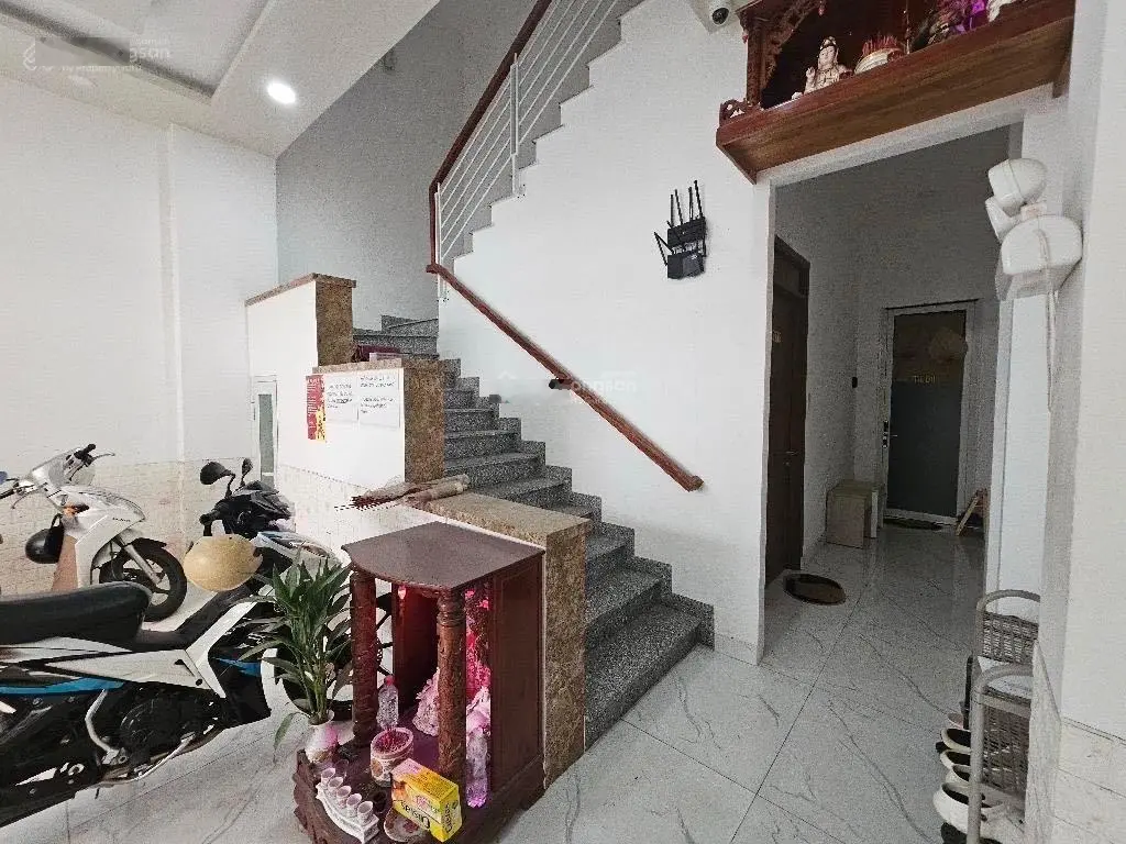 Căn hộ dịch vụ 9 phòng - kết cấu 4 tầng - dòng tiền 45 triệu/tháng - Lâm Văn Bền - Quận 7