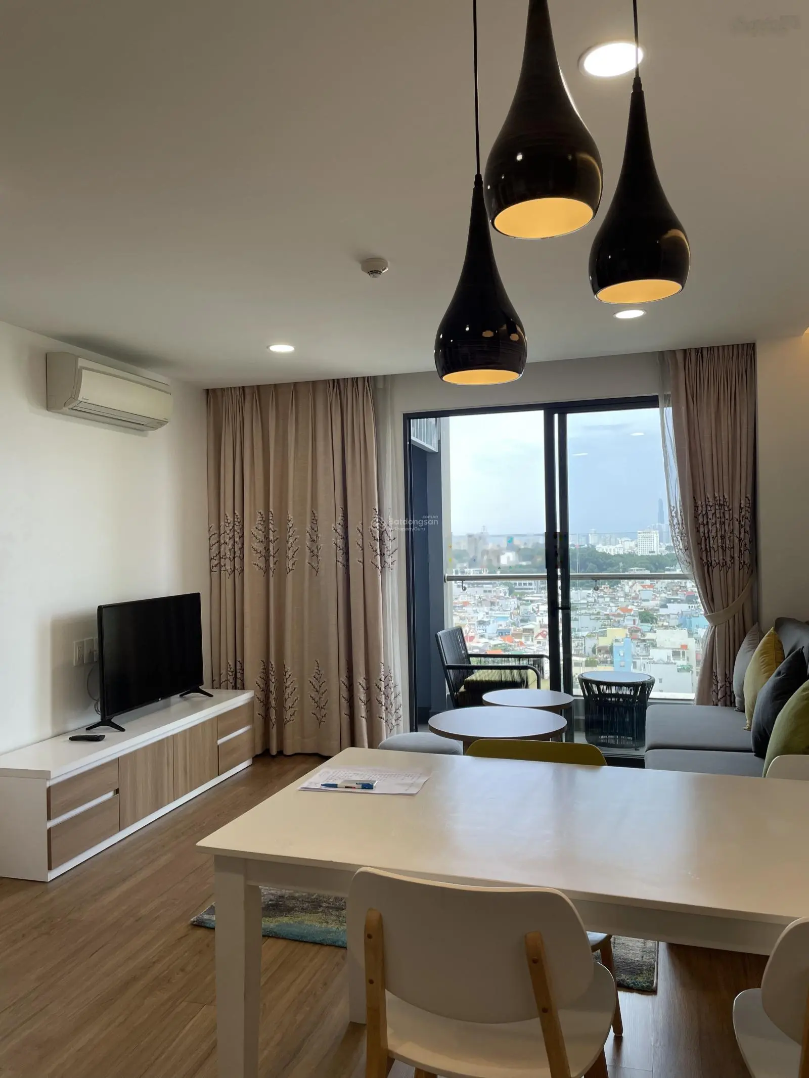 Bán căn hộ Republic Plaza - 52m2 1PN - 1WC, nội thất full - giá 2.1tỷ. LH: 0906 662 ***