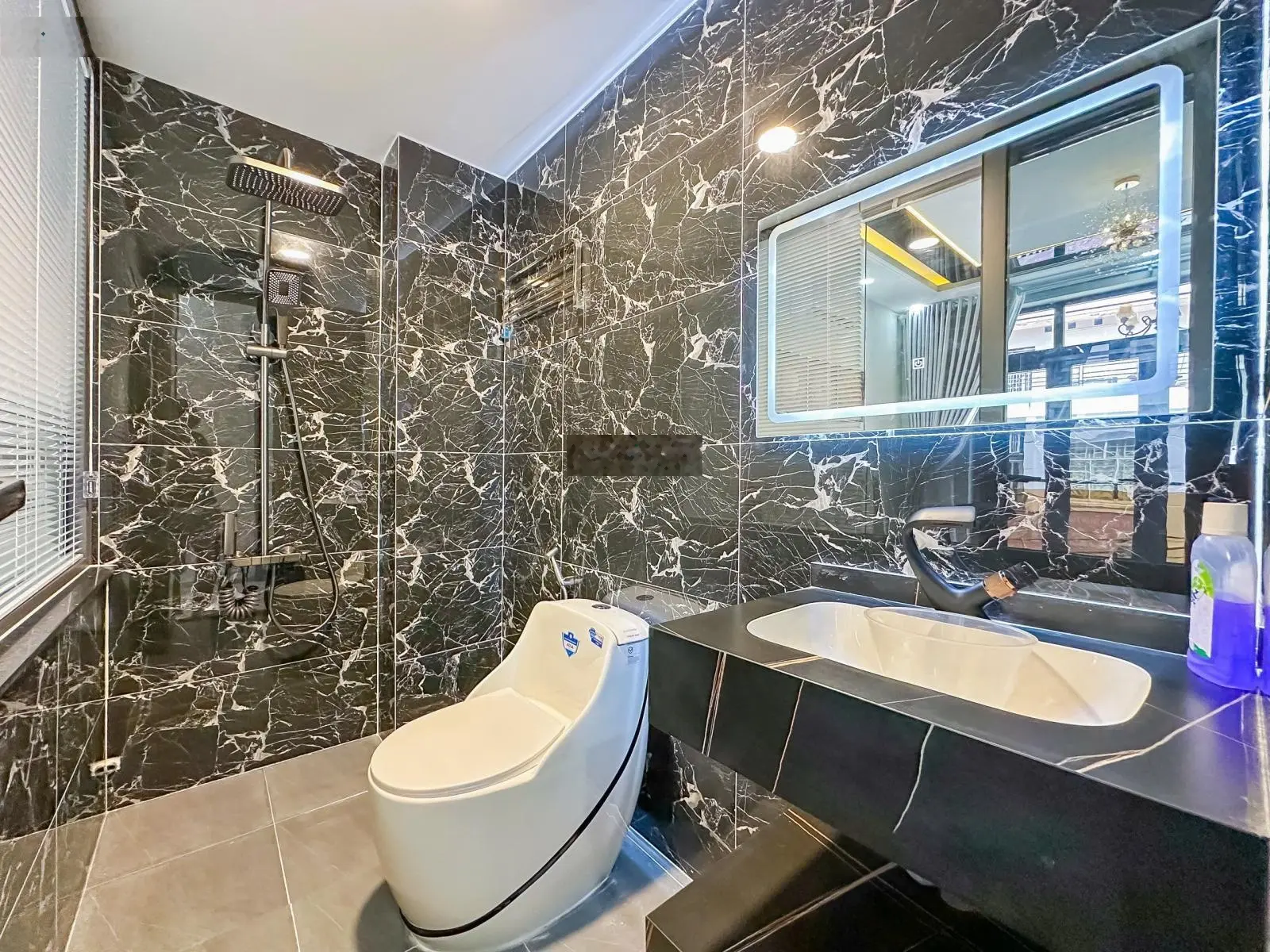 Bán nhà sổ riêng 60m2 hoàn công 3 tầng đầy đủ nói thất gần quận 7 chỉ 300m