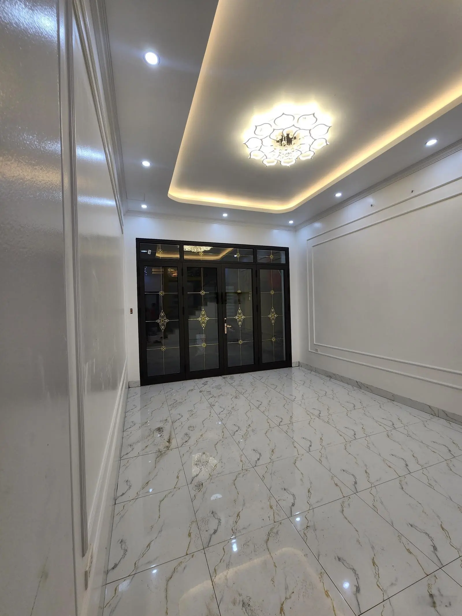 Đống Đa, Trung Liệt 40/50m2, 5 tầng, 4m mặt tiền, phân lô, thang máy, ô tô -Lh Giang 0979388189