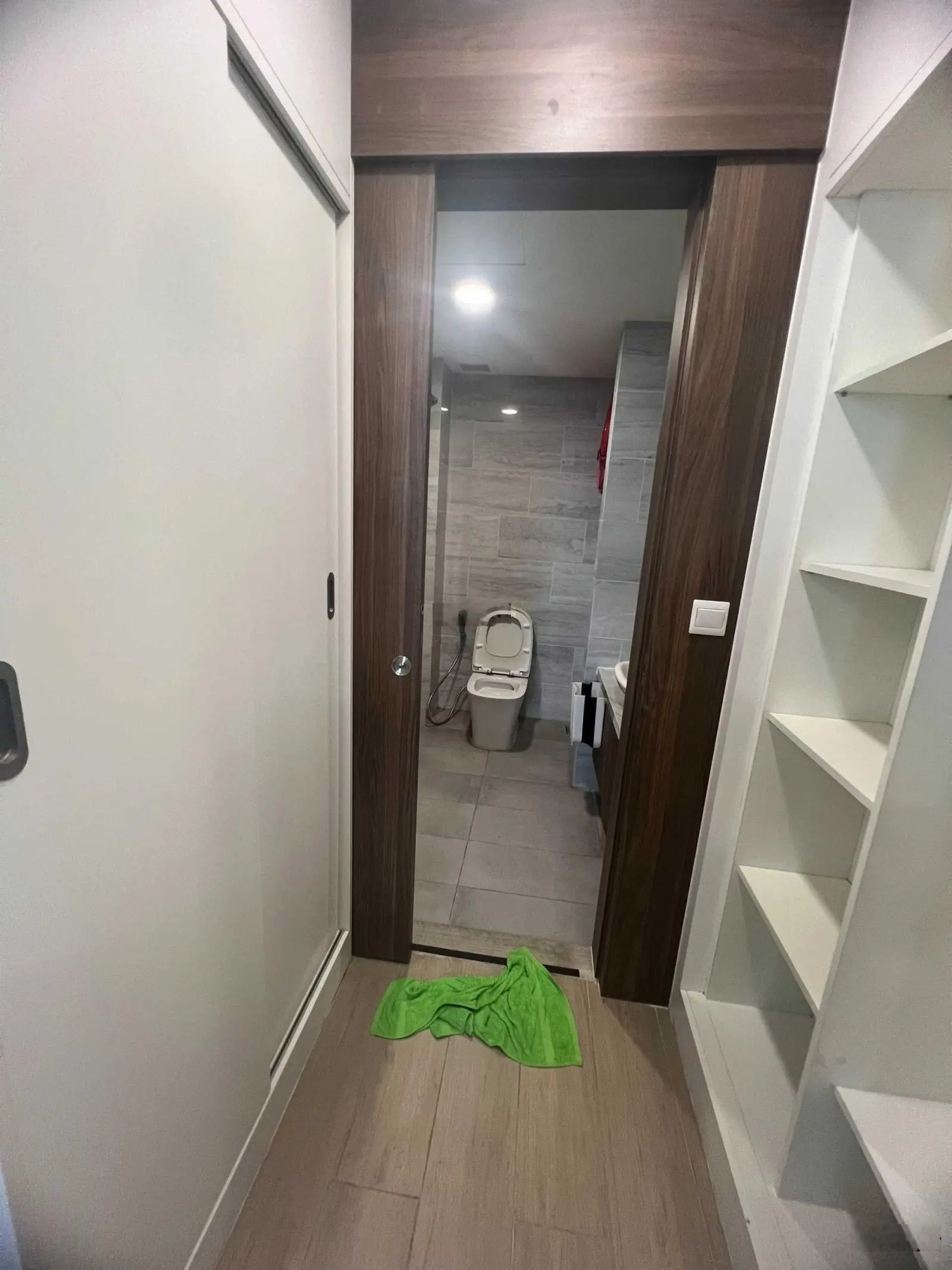 Bán căn hộ Kingdom 101, Block A, 2PN, 2WC, 72m2, full nội thất giá: 5 tỷ 5 (bao sổ), 0908 435 ***