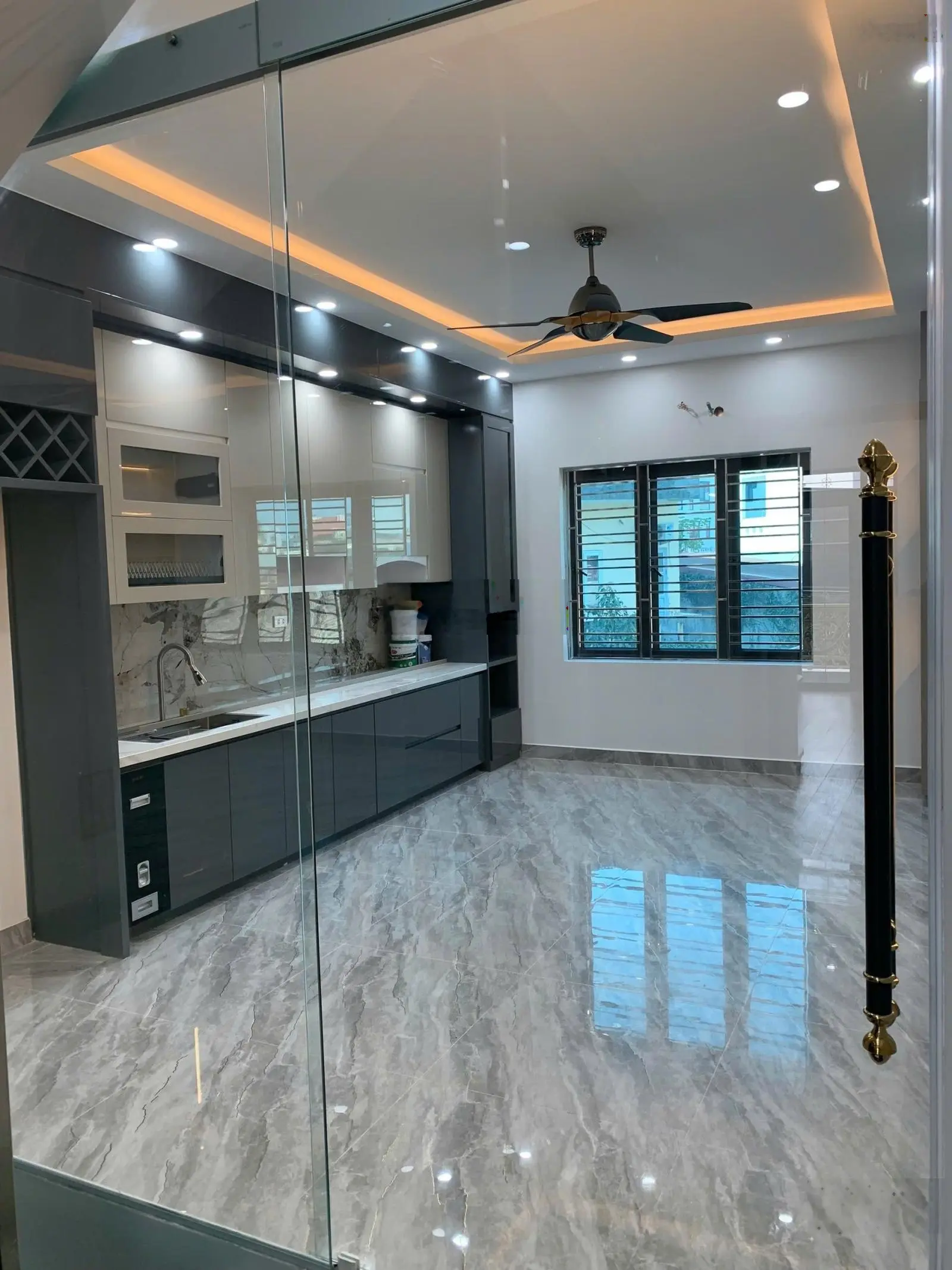 Bán nhà 5 tầng khu phân lô tuyến 2 Lê Hồng Phong ngay ủy ban quận Hải An. Diện tích: 60m2