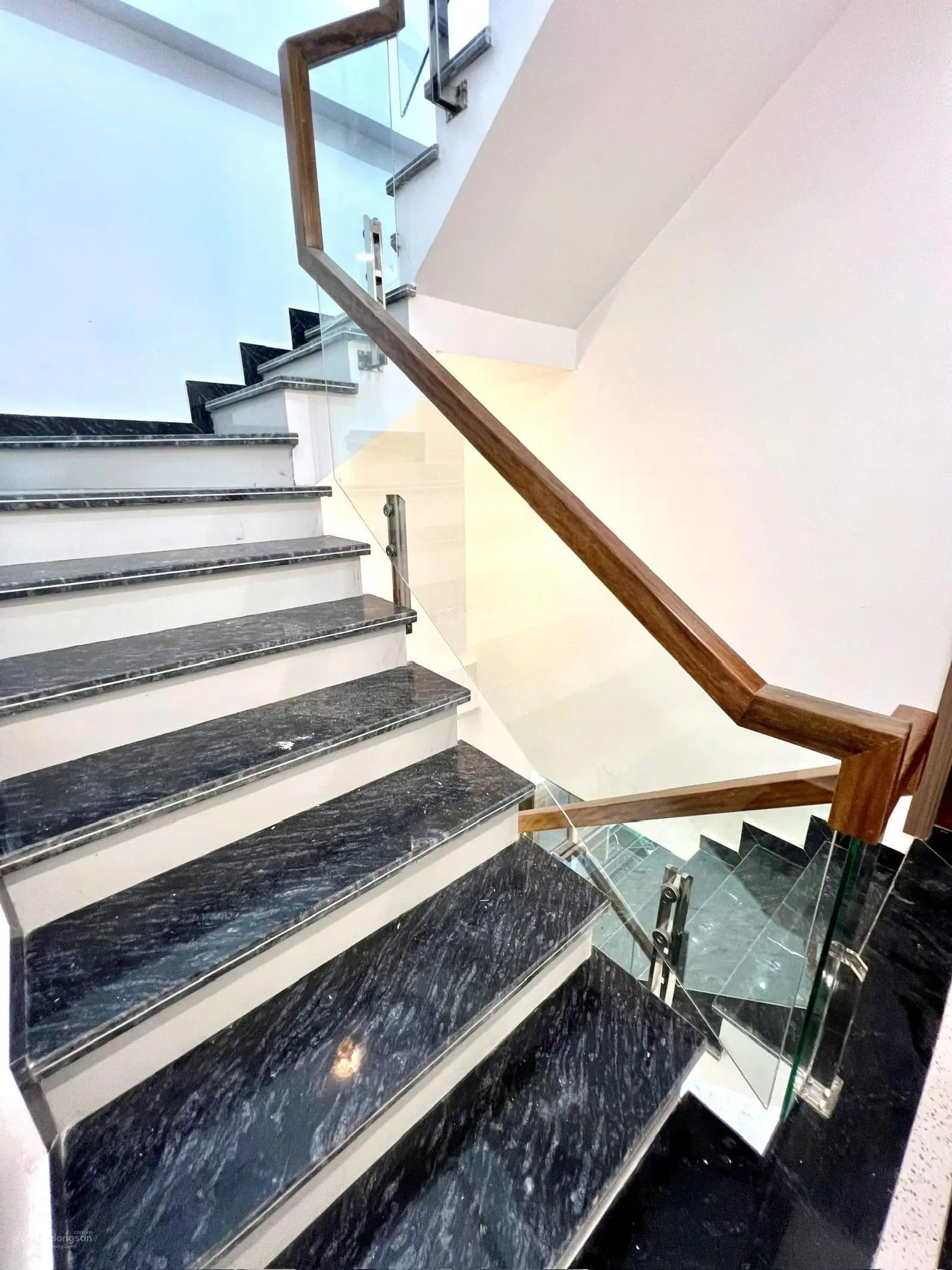 Bán gấp nhà riêng 3 tầng tại phường vĩnh niệm, giá 4,12 tỷ, diện tích 71m2