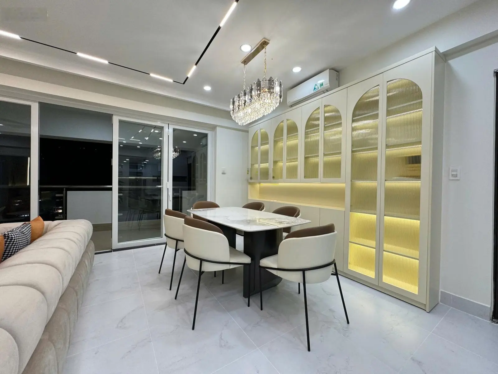 Kẹt Tiền Bán Căn Hộ Mỹ Phát Full Nội Thất, Có Ô xe Hơi