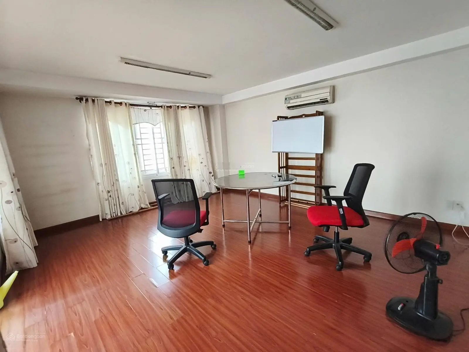 Bán gấp biệt thự 9x28m, 3 tầng giá 21.5tỷ, 793 Trần Xuân Soạn, P. Tân Hưng, Quận 7