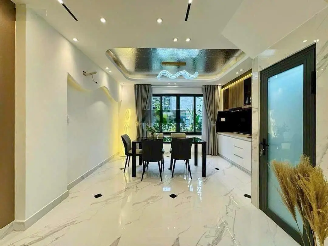 Bán nhà khu Lotte Cộng Hòa. Nhà 55m2 Hoàng Sa xây 1 trệt 2 lầu + sân thượng. Sổ riêng, giá 2 tỷ 890