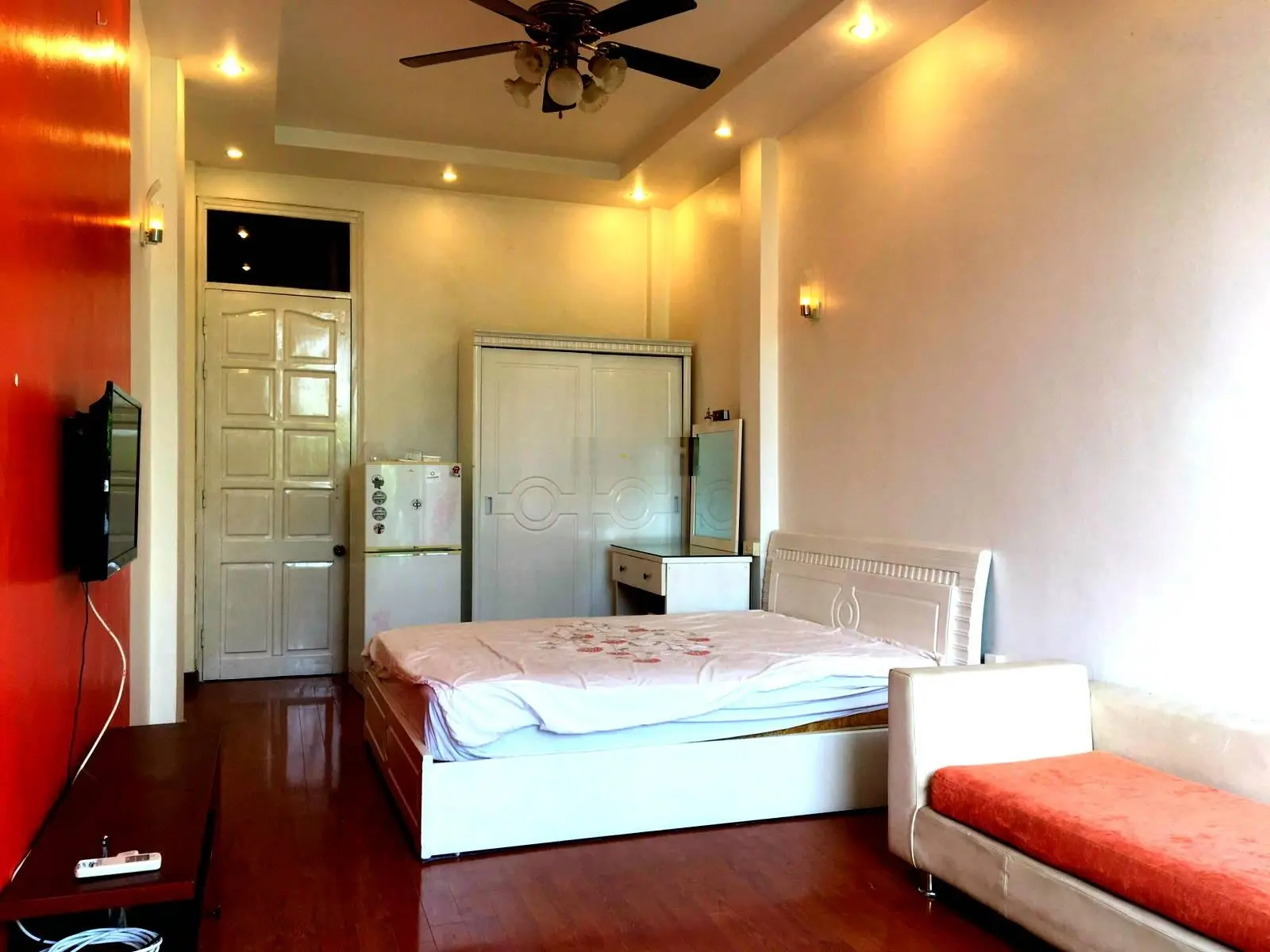Bán nhà Mặt Phố Vũ Miện nhà mới KD dòng tiền Diện tích 40m2, 5 tầng, MT 3,6m, giá 24,3 tỷ