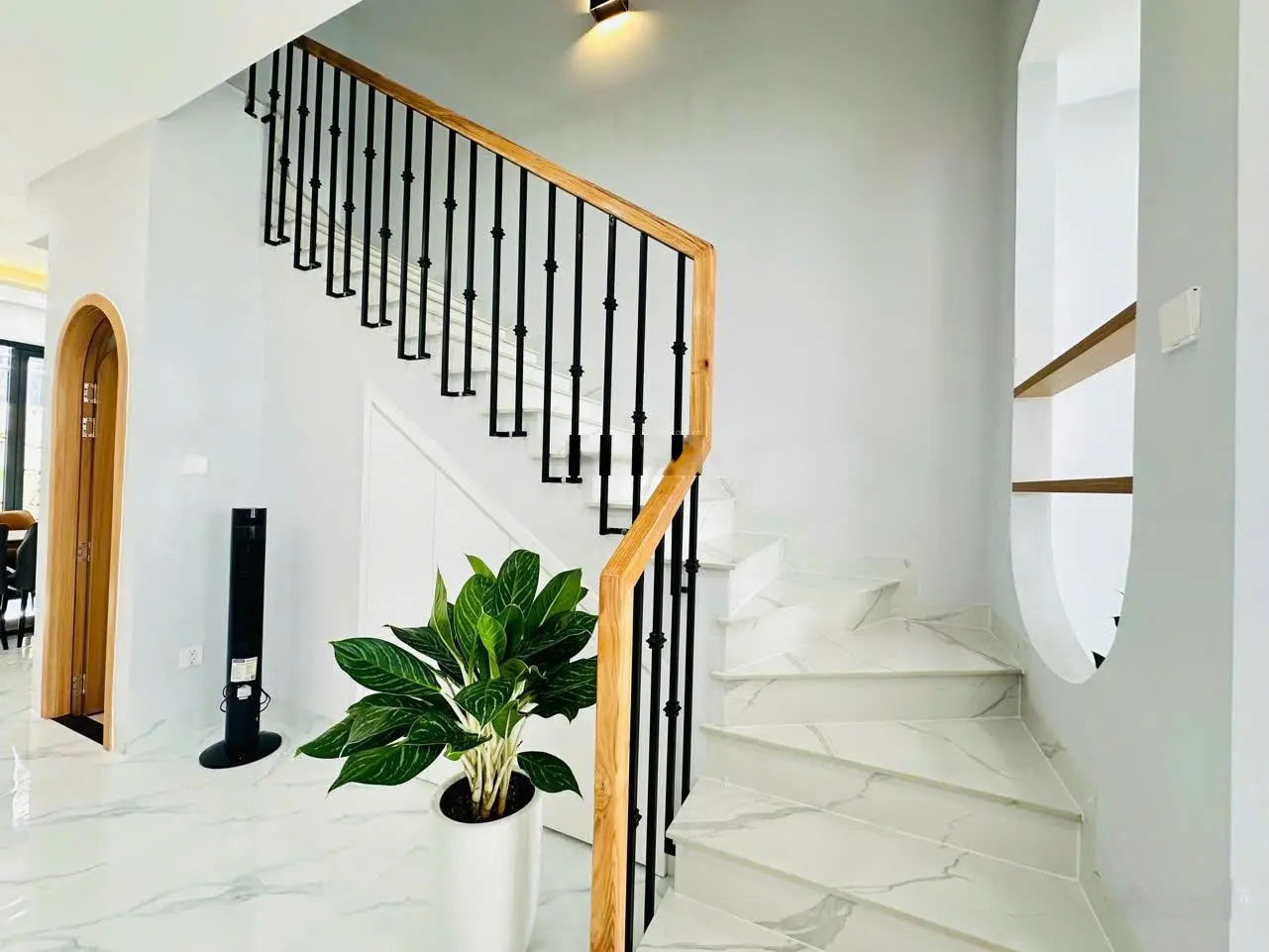 Nhà đẹp tại KDT Mỹ Gia Capella Nha Trang gần hồ bơi và có dòng tiền cho thuê sẵn