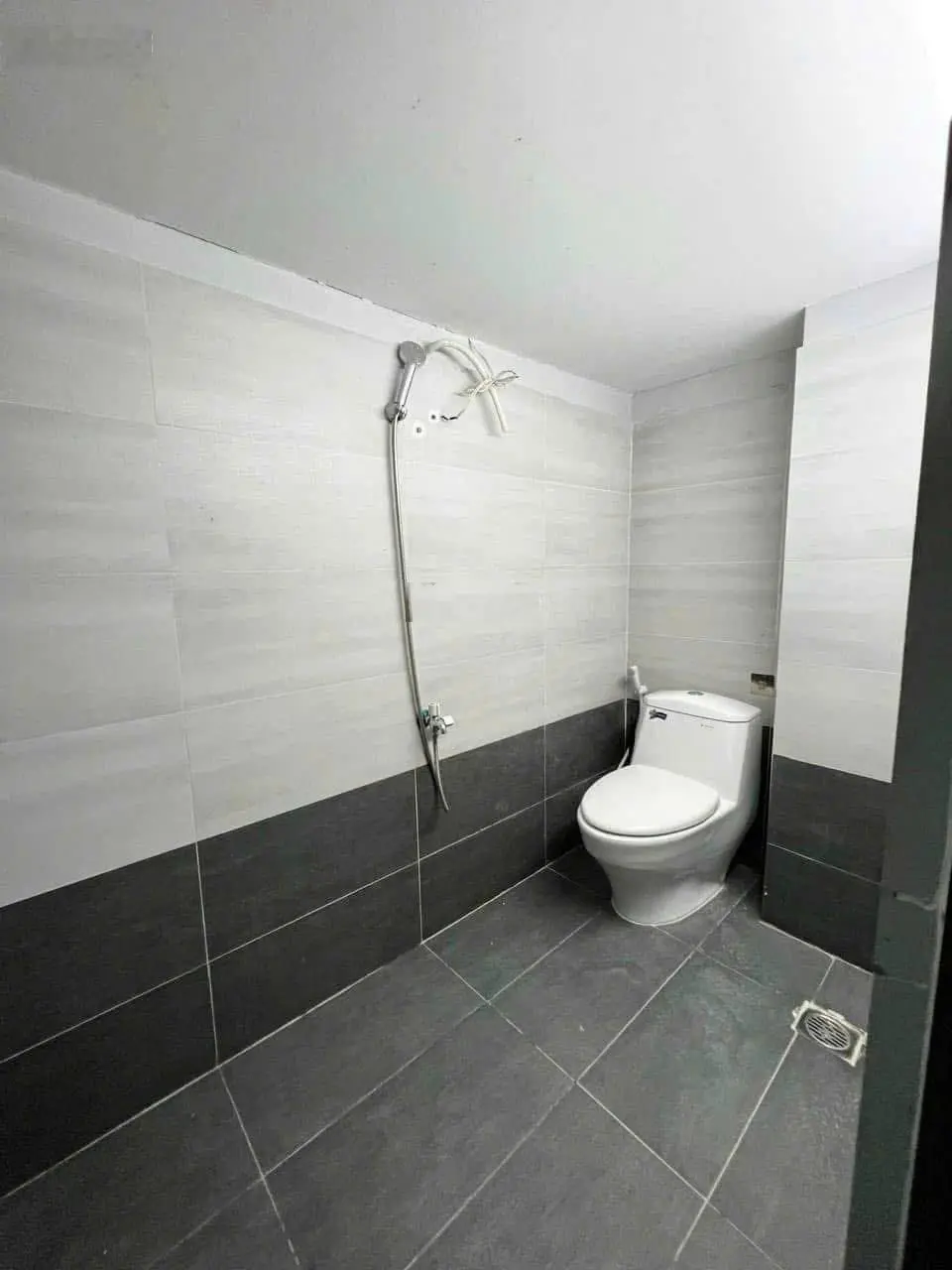 Bán CHDV 12 phòng, thu nhập 50tr/tháng, ngay mặt tiền đường, gần chợ Cây Xoài, P. Cát Lái, quận 2