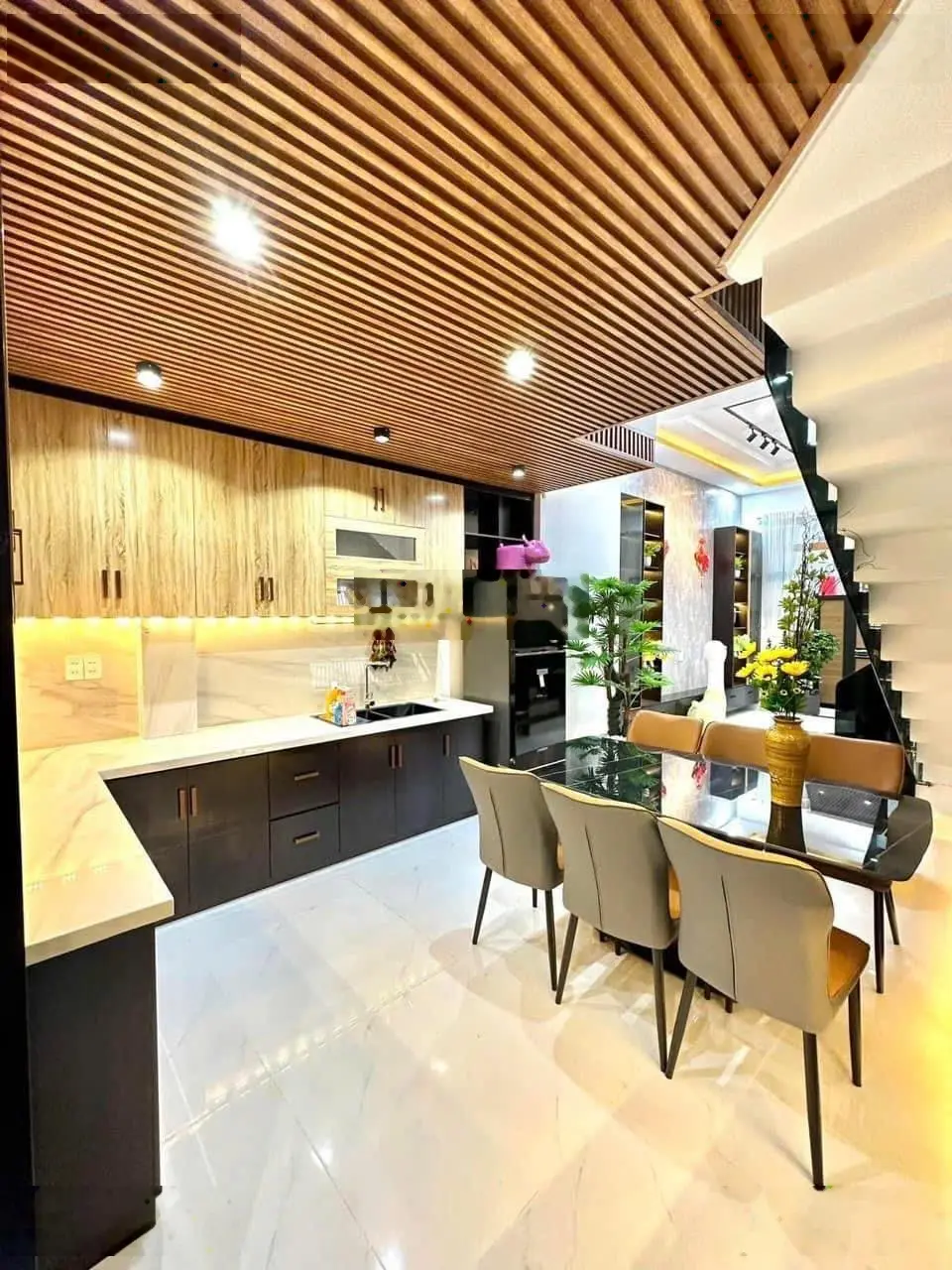 Bán nhà đẹp giá rẻ bình chánh 1 trệt 1 lầu 3 pn 3 wc giấy tờ sổ sách hợp lý đang cho thuê 7tr/tháng