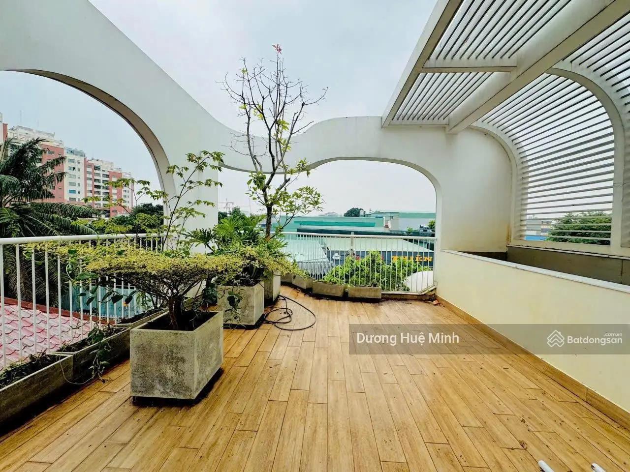Bán biệt thự mặt tiền đường P. Linh Chiểu đối diện VinCom Thủ Đức, hoàn công đủ, nội thất cao cấp