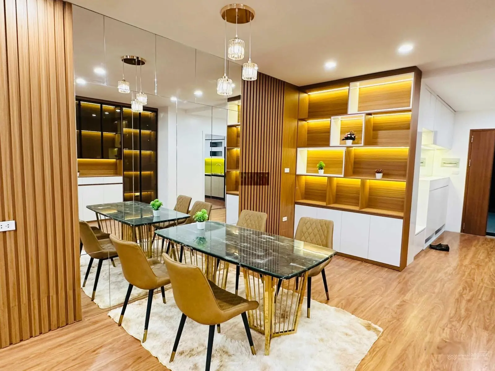 Tôi cần bán căn hộ 122m2 ở Imperia Garden Nguyễn Huy Tưởng full nội thất tầng trung giá 8 tỷ