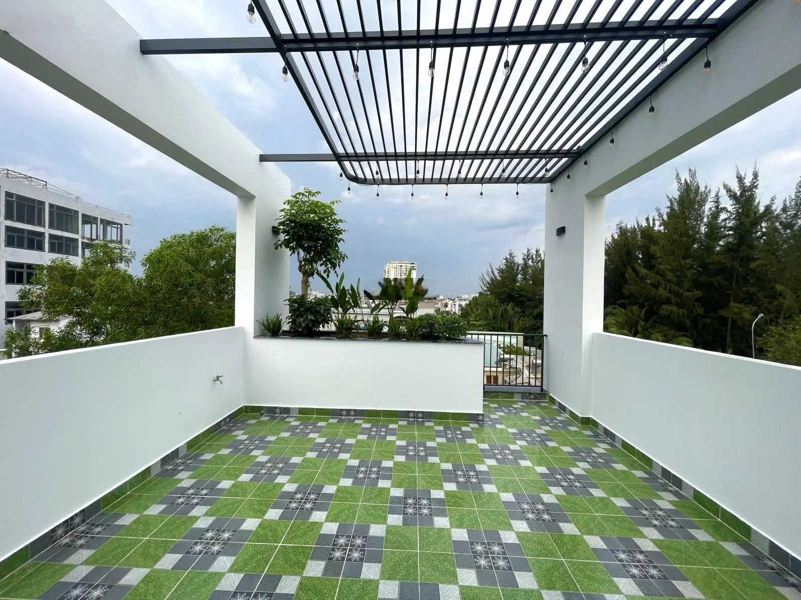Hot: nhà mới 4 tầng full nội thất cao cấp, ô tô ngủ trong nhà ngay đường linh đông - gần vành đai 2