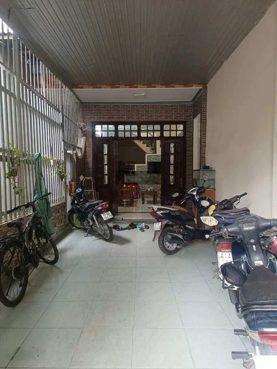 Nhà lầu và 4 phòng trọ đường trần nguyên hãn