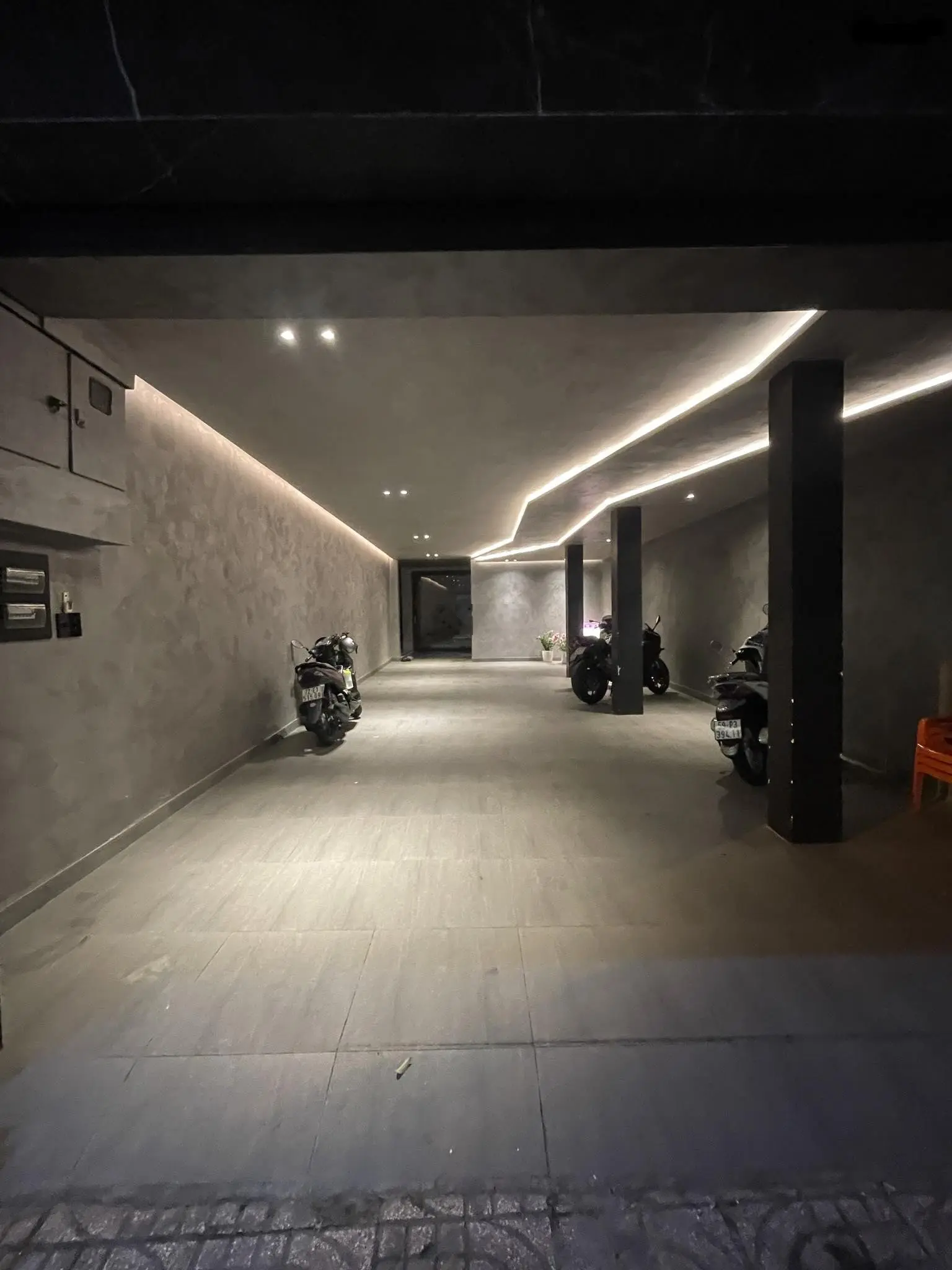 Chính chủ bán nhà mặt tiền 16 Đồng Đen giá 29.8 tỉ, tiền xây dựng và nội thất hơn 9 tỉ