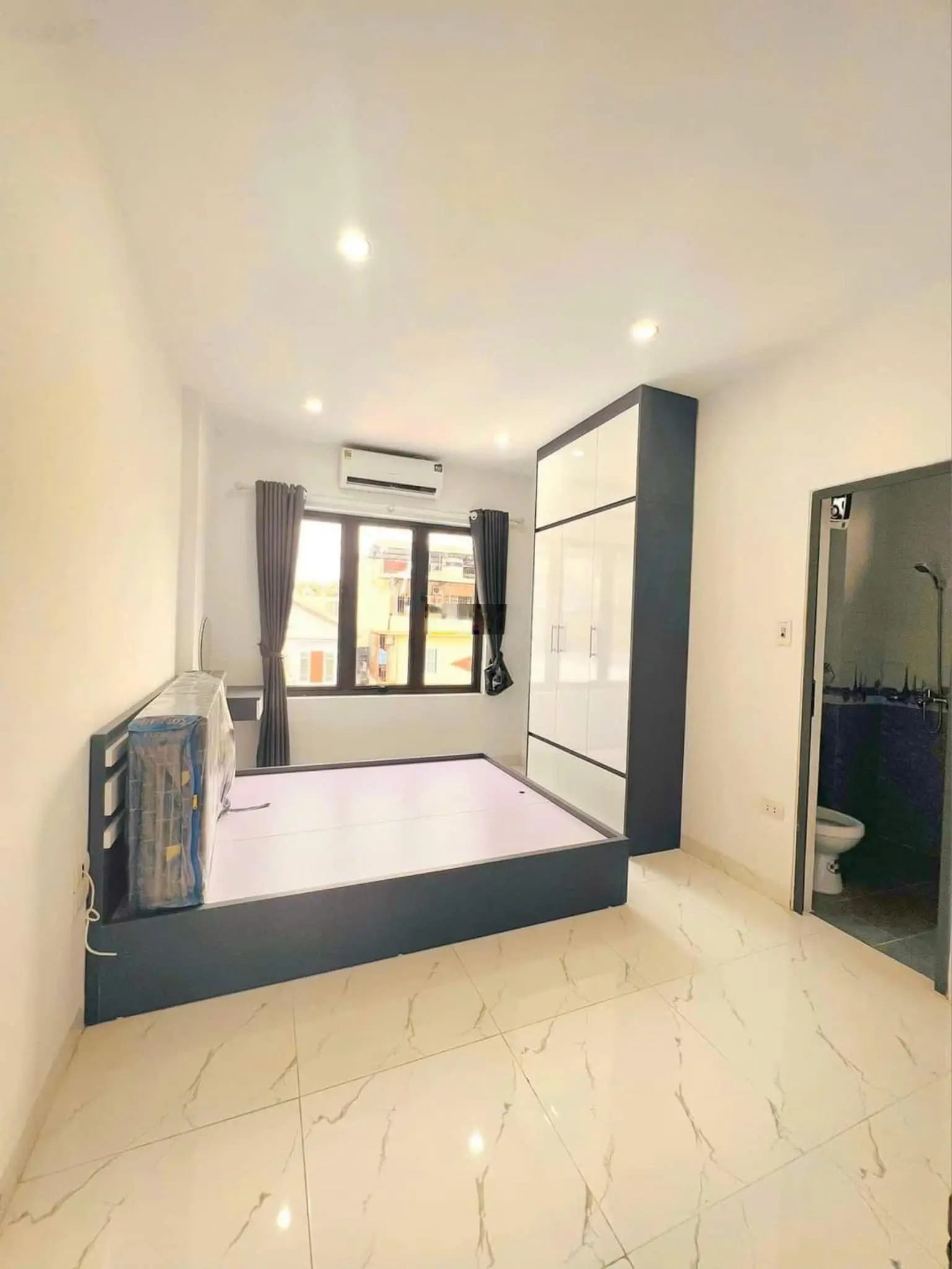 Đầu tư thấp,doanh thu 60tr/th.minh khai 14 phòng khép kín full đồ oto tránh,ngõ thông-72m+6 tầng