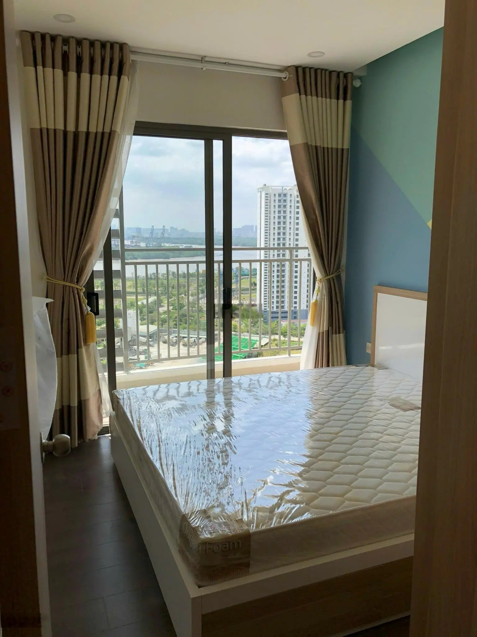 Bán căn hộ 2PN 76m2 dự án The Sun Avenue, Quận 2. LH 0909 239 ***